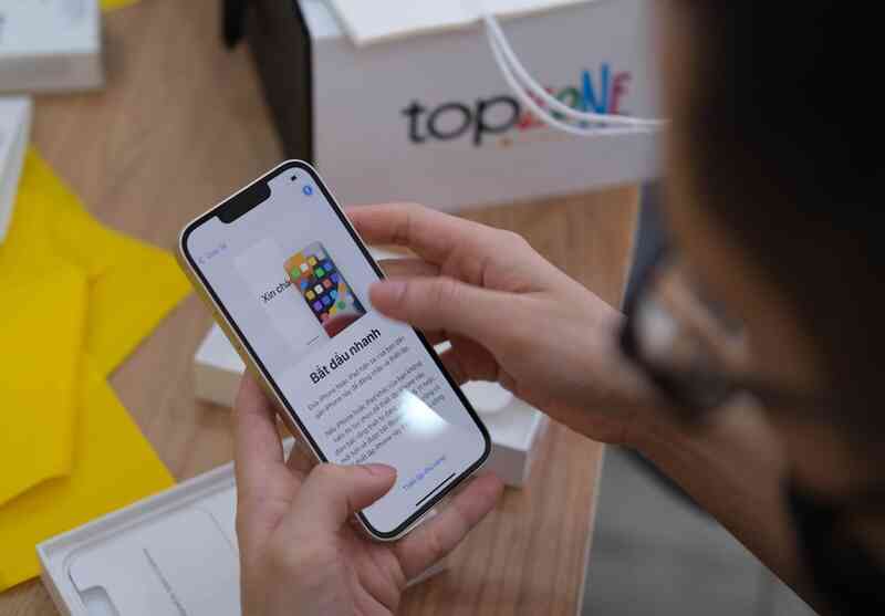 Không còn iPhone 13 xách tay, đại lý chính hãng thắng lớn