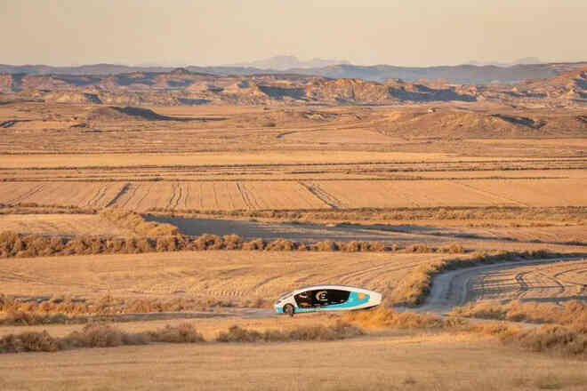 Nhóm sinh viên Hà Lan chế tạo thành công ngôi nhà di động có thể di chuyển hơn 700 km/ngày mà chỉ nhờ vào ánh sáng của mặt trời - Ảnh 8.