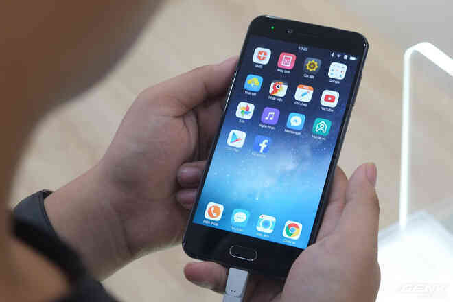 Từng một thời chỉ trích chip Trung Quốc, nhưng rất có thể thế hệ Bphone tiếp theo sẽ sử dụng chip Trung Quốc - Ảnh 5. Từng một thời chỉ trích chip Trung Quốc, nhưng rất có thể thế hệ Bphone tiếp theo sẽ sử dụng chip Trung Quốc - Ảnh 5.