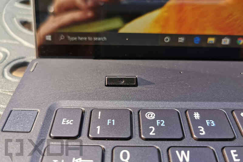 Laptop PC quả thật đang có vấn đề với webcam, nhưng cái tai thỏ của Apple không phải là giải pháp đúng - Ảnh 2. Laptop PC quả thật đang có vấn đề với webcam, nhưng cái tai thỏ của Apple không phải là giải pháp đúng - Ảnh 2.
