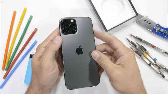 Kiểm chứng độ bền iPhone 13 Pro Max: Những điều mà Apple không nói với người dùng? - Ảnh 3. Kiểm chứng độ bền iPhone 13 Pro Max: Những điều mà Apple không nói với người dùng? - Ảnh 3.