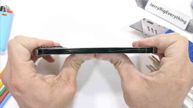 Kiểm chứng độ bền iPhone 13 Pro Max: Những điều mà Apple không nói với người dùng? - Ảnh 10. Kiểm chứng độ bền iPhone 13 Pro Max: Những điều mà Apple không nói với người dùng? - Ảnh 10.