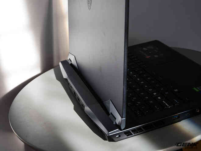 Đánh giá laptop MSI GE66 Raider: Vẻ ngoài không ấn tượng nhưng bù lại có tâm hồn đẹp - Ảnh 3. Đánh giá laptop MSI GE66 Raider: Vẻ ngoài không ấn tượng nhưng bù lại có tâm hồn đẹp - Ảnh 3.