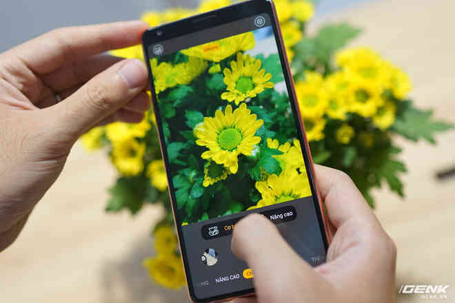 CEO BKAV Nguyễn Tử Quảng: Bphone là smartphone đầu tiên trên thế giới có tính năng chụp macro, tính ứng dụng hơn hẳn các hãng khác nên được Bfans khen ngợi - Ảnh 1.