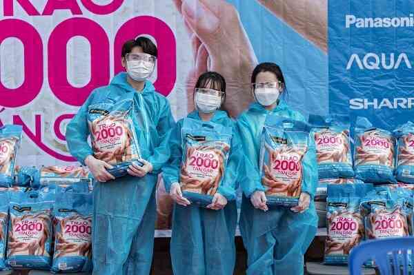 Thế Giới Di Động và Điện máy Xanh trao tặng 2.000 tấn gạo, triệu bữa ăn no cho bà con khó khăn giữa mùa dịch