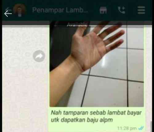 Một người Malaysia bán “cái tát ảo” trên ứng dụng mua sắm, bất ngờ là có cả trăm người mua ảnh 2