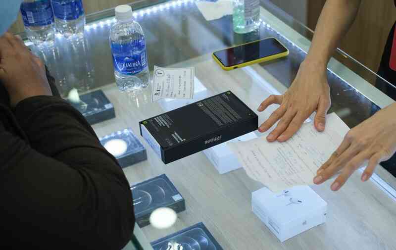 Loạn chính sách bảo hành iPhone chính hãng tại Việt Nam ảnh 2 Loan chinh sach bao hanh iPhone chinh hang tai Viet Nam anh 2
