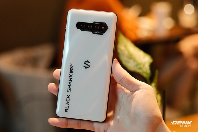Trên tay Black Shark 4S: Nâng cấp nhỏ không đáng mua, giá 10.9 triệu đồng - Ảnh 5. Trên tay Black Shark 4S: Nâng cấp nhỏ không đáng mua, giá 10.9 triệu đồng - Ảnh 5.