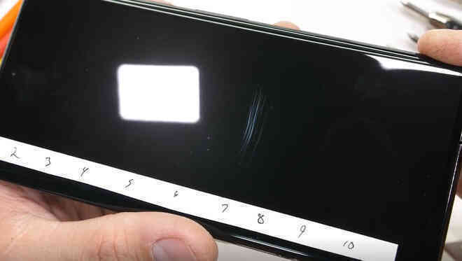Tra tấn Pixel 6 Pro: Độ bền khá ấn tượng, không dễ xước, khó bẻ cong - Ảnh 2. Tra tấn Pixel 6 Pro: Độ bền khá ấn tượng, không dễ xước, khó bẻ cong - Ảnh 2.