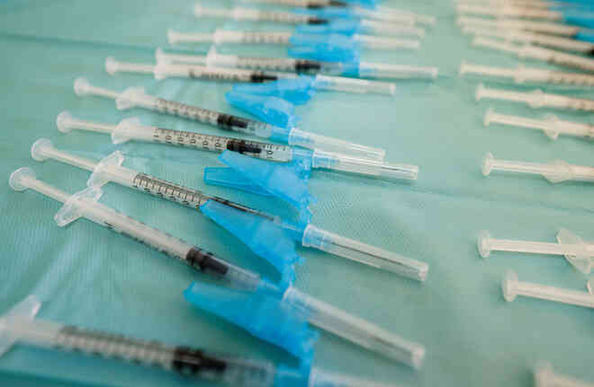 WHO cảnh báo thế giới sẽ thiếu ống tiêm vào năm 2022