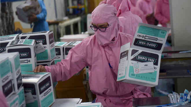 WHO cảnh báo thế giới sẽ thiếu ống tiêm vào năm 2022 - Ảnh 3. WHO cảnh báo thế giới sẽ thiếu ống tiêm vào năm 2022 - Ảnh 3.