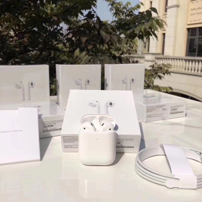 Loạt tai nghe True Wireless "đắt xắt ra miếng" đang được sale tới gần 50%, nhanh tay "chốt đơn" ngay!