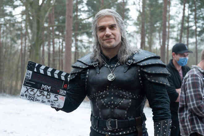 Tranh thủ giãn cách, Henry Cavill chiến lại The Witcher 3 ở cấp độ khó nhất, hứa hẹn Geralt sẽ lắm mồm hơn trong mùa phim thứ 2 - Ảnh 2. Tranh thủ giãn cách, Henry Cavill chiến lại The Witcher 3 ở cấp độ khó nhất, hứa hẹn Geralt sẽ lắm mồm hơn trong mùa phim thứ 2 - Ảnh 2.