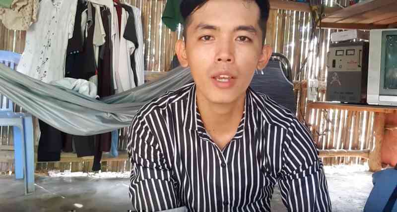 Youtuber nghèo nhất Việt Nam: Ở nhà dột, đi phụ hồ và nghị lực kiếm tiền đổi đời - Ảnh 3. Youtuber nghèo nhất Việt Nam: Ở nhà dột, đi phụ hồ và nghị lực kiếm tiền đổi đời - Ảnh 3.