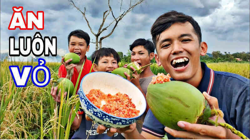 Youtuber nghèo nhất Việt Nam: Ở nhà dột, đi phụ hồ và nghị lực kiếm tiền đổi đời - Ảnh 4. Youtuber nghèo nhất Việt Nam: Ở nhà dột, đi phụ hồ và nghị lực kiếm tiền đổi đời - Ảnh 4.