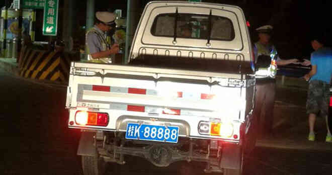 Những biển số xe kỳ lạ nhất quả đất - Ảnh 5. Những biển số xe kỳ lạ nhất quả đất - Ảnh 5.