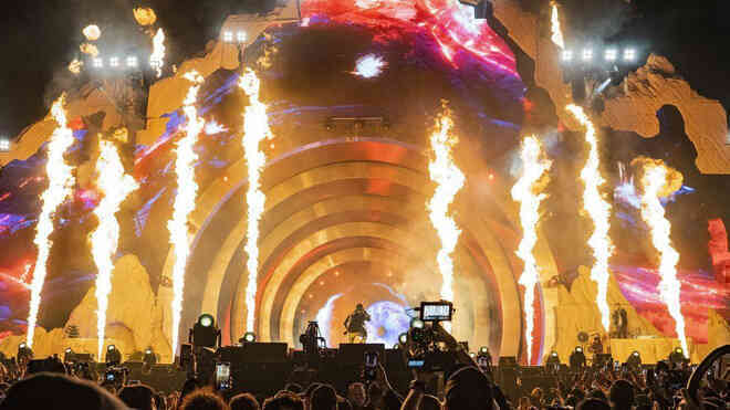 Vật lý đằng sau thảm kịch Astroworld: Khi đám đông trở thành một khối như chất lỏng, bạn có thể bị "chết đuối" trong biển người