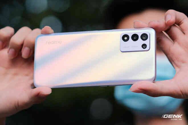 Trên tay realme Q3s: Smartphone giá dưới 6 triệu có màn hình 144Hz, cấu hình của máy 10 triệu - Ảnh 18. Trên tay realme Q3s: Smartphone giá dưới 6 triệu có màn hình 144Hz, cấu hình của máy 10 triệu - Ảnh 18.
