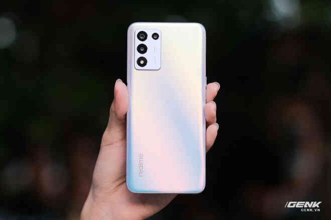 Trên tay realme Q3s: Smartphone giá dưới 6 triệu có màn hình 144Hz, cấu hình của máy 10 triệu - Ảnh 5. Trên tay realme Q3s: Smartphone giá dưới 6 triệu có màn hình 144Hz, cấu hình của máy 10 triệu - Ảnh 5.