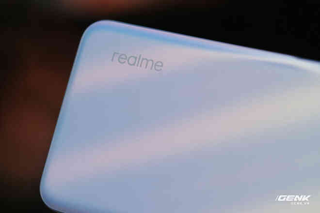 Trên tay realme Q3s: Smartphone giá dưới 6 triệu có màn hình 144Hz, cấu hình của máy 10 triệu - Ảnh 7. Trên tay realme Q3s: Smartphone giá dưới 6 triệu có màn hình 144Hz, cấu hình của máy 10 triệu - Ảnh 7.