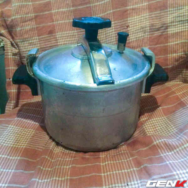 Ám ảnh nồi áp suất Liên Xô nổ như bom khiến tôi sợ hãi suốt 40 năm, ai ngờ nồi áp suất bây giờ đã tiến hóa xịn sò đến thế!!! - Ảnh 2. Ám ảnh nồi áp suất Liên Xô nổ như bom khiến tôi sợ hãi suốt 40 năm, ai ngờ nồi áp suất bây giờ đã tiến hóa xịn sò đến thế!!! - Ảnh 2.