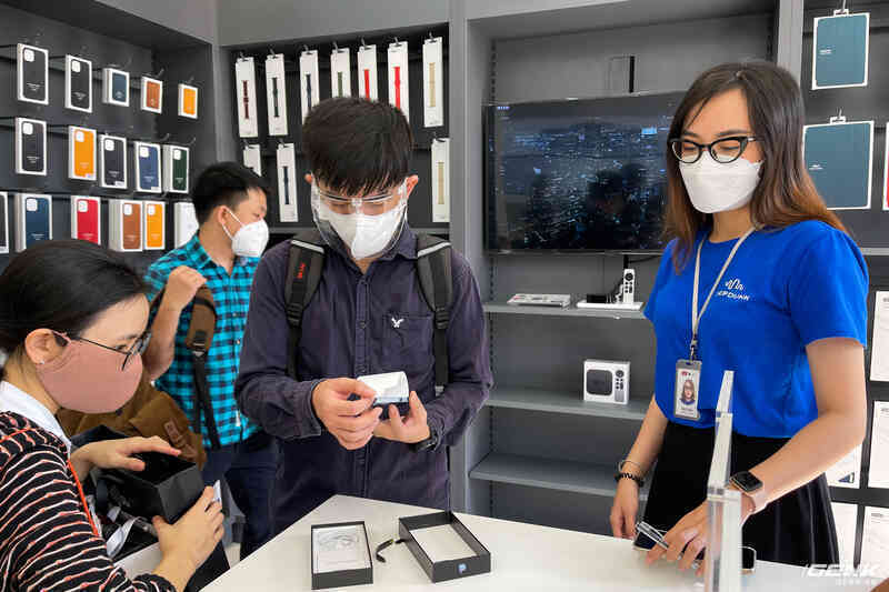 iPhone 13 đang khan hàng ở một số model, có thể đến tháng 12 mới vào quỹ đạo ổn định - Ảnh 5. iPhone 13 đang khan hàng ở một số model, có thể đến tháng 12 mới vào quỹ đạo ổn định - Ảnh 5.
