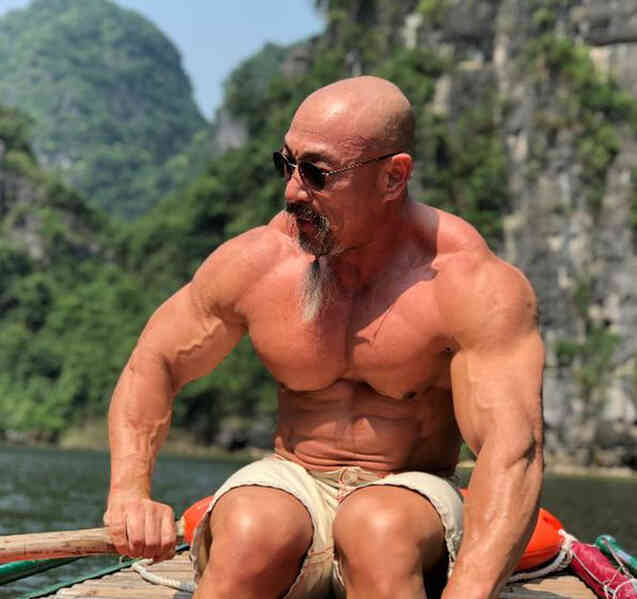 Quy lão tiên sinh phiên bản Việt Nam: 57 tuổi, mê tập thể hình đến 1-2h sáng mới về nhà, tổng lượng tạ lên đến 10 tấn - Ảnh 3. Quy lão tiên sinh phiên bản Việt Nam: 57 tuổi, mê tập thể hình đến 1-2h sáng mới về nhà, tổng lượng tạ lên đến 10 tấn - Ảnh 3.