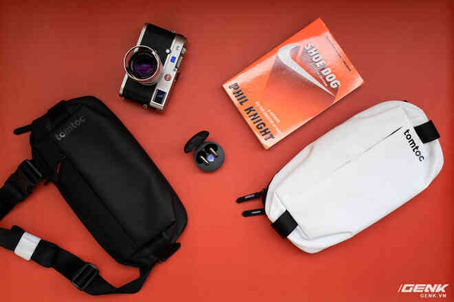 Trải nghiệm nhanh túi đeo chéo tomtoc Lightweight Codura Sling Bag: Một chiếc túi bạn nên có những dịp dạo phố hay cafe cuối tuần