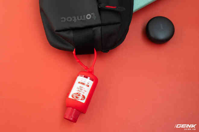Trải nghiệm nhanh túi đeo chéo tomtoc Lightweight Codura Sling Bag: Một chiếc túi bạn nên có những dịp dạo phố hay cafe cuối tuần - Ảnh 13. Trải nghiệm nhanh túi đeo chéo tomtoc Lightweight Codura Sling Bag: Một chiếc túi bạn nên có những dịp dạo phố hay cafe cuối tuần - Ảnh 13.