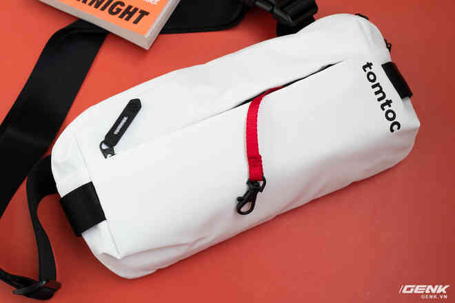 Trải nghiệm nhanh túi đeo chéo tomtoc Lightweight Codura Sling Bag: Một chiếc túi bạn nên có những dịp dạo phố hay cafe cuối tuần - Ảnh 7. Trải nghiệm nhanh túi đeo chéo tomtoc Lightweight Codura Sling Bag: Một chiếc túi bạn nên có những dịp dạo phố hay cafe cuối tuần - Ảnh 7.