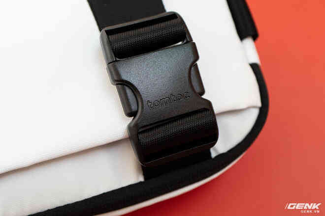 Trải nghiệm nhanh túi đeo chéo tomtoc Lightweight Codura Sling Bag: Một chiếc túi bạn nên có những dịp dạo phố hay cafe cuối tuần - Ảnh 9. Trải nghiệm nhanh túi đeo chéo tomtoc Lightweight Codura Sling Bag: Một chiếc túi bạn nên có những dịp dạo phố hay cafe cuối tuần - Ảnh 9.