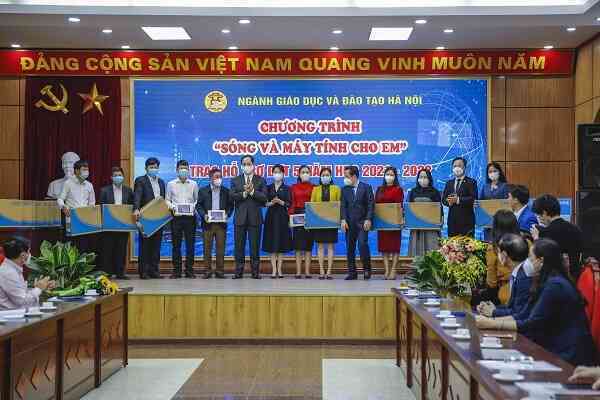 CMC tặng 400 máy tính trị giá 4 tỷ đồng cho học sinh khó khăn tại Hà Nội