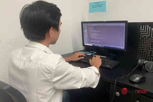 Cơ hội học trực tuyến chuyển nghề lập trình miễn phí cho công nhân