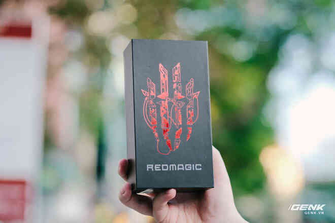 Trên tay Red Magic 6R: Đã có bản chính hãng, Snapdragon 888 chiến game mượt nhưng giao diện chưa hoàn chỉnh, giá từ 15.5 triệu đồng