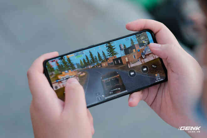 Trên tay Red Magic 6R: Đã có bản chính hãng, Snapdragon 888 chiến game mượt nhưng giao diện chưa hoàn chỉnh, giá từ 15.5 triệu đồng - Ảnh 21. Trên tay Red Magic 6R: Đã có bản chính hãng, Snapdragon 888 chiến game mượt nhưng giao diện chưa hoàn chỉnh, giá từ 15.5 triệu đồng - Ảnh 21.