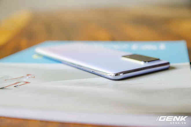 Cận cảnh OPPO A95 chính thức tại Việt Nam: Thiết kế mỏng nhẹ thời trang, pin 5000mAh cùng sạc nhanh 33W, giá 6.99 triệu - Ảnh 3. Cận cảnh OPPO A95 chính thức tại Việt Nam: Thiết kế mỏng nhẹ thời trang, pin 5000mAh cùng sạc nhanh 33W, giá 6.99 triệu - Ảnh 3.