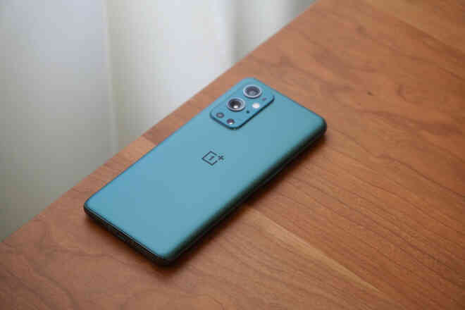OnePlus 9 Pro được sử dụng để quay một bộ phim chiếu trên Disney+ - Ảnh 3. OnePlus 9 Pro được sử dụng để quay một bộ phim chiếu trên Disney+ - Ảnh 3.