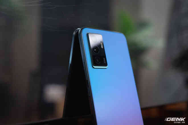 Trải nghiệm nhanh vivo V23e: Kiểu dáng từng thấy ở đâu đó, nhưng camera selfie 50MP lại chẳng ở đâu có - Ảnh 4. Trải nghiệm nhanh vivo V23e: Kiểu dáng từng thấy ở đâu đó, nhưng camera selfie 50MP lại chẳng ở đâu có - Ảnh 4.