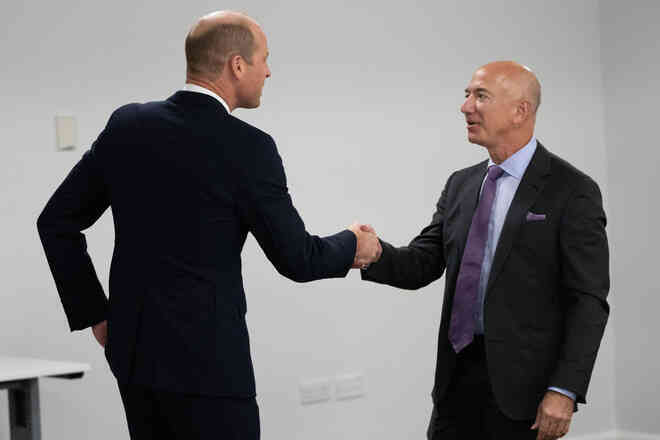 Sau cuộc nói chuyện với Thái tử Charles, Jeff Bezos ủng hộ gần 1 tỷ USD cho nỗ lực trồng rừng tại Châu Phi - Ảnh 2. Sau cuộc nói chuyện với Thái tử Charles, Jeff Bezos ủng hộ gần 1 tỷ USD cho nỗ lực trồng rừng tại Châu Phi - Ảnh 2.