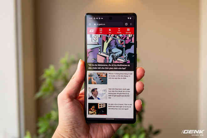 Trên tay Google Pixel 6: Ngoại hình thay đổi hoàn toàn, cụm camera đẹp nhưng lồi khá nhiều, giá về Việt Nam gần 18 triệu - Ảnh 8. Trên tay Google Pixel 6: Ngoại hình thay đổi hoàn toàn, cụm camera đẹp nhưng lồi khá nhiều, giá về Việt Nam gần 18 triệu - Ảnh 8.