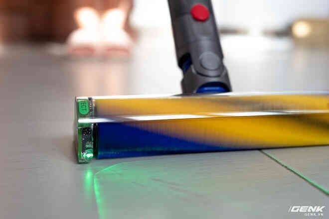 Trên tay và trải nghiệm nhanh máy hút bụi Dyson V12 Detect Slim: Choáng váng vì rất nhiều đồ kèm theo, nhưng dùng rồi lại thấy phê - Ảnh 14. Trên tay và trải nghiệm nhanh máy hút bụi Dyson V12 Detect Slim: Choáng váng vì rất nhiều đồ kèm theo, nhưng dùng rồi lại thấy phê - Ảnh 14.