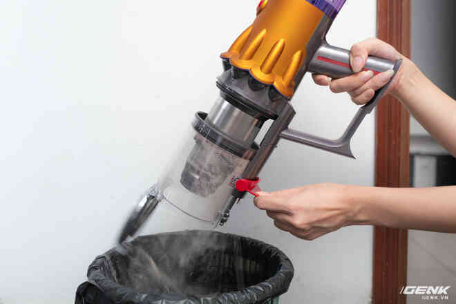 Trên tay và trải nghiệm nhanh máy hút bụi Dyson V12 Detect Slim: Choáng váng vì rất nhiều đồ kèm theo, nhưng dùng rồi lại thấy phê - Ảnh 23. Trên tay và trải nghiệm nhanh máy hút bụi Dyson V12 Detect Slim: Choáng váng vì rất nhiều đồ kèm theo, nhưng dùng rồi lại thấy phê - Ảnh 23.