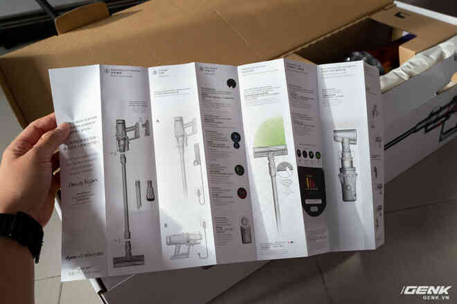 Trên tay và trải nghiệm nhanh máy hút bụi Dyson V12 Detect Slim: Choáng váng vì rất nhiều đồ kèm theo, nhưng dùng rồi lại thấy phê - Ảnh 4. Trên tay và trải nghiệm nhanh máy hút bụi Dyson V12 Detect Slim: Choáng váng vì rất nhiều đồ kèm theo, nhưng dùng rồi lại thấy phê - Ảnh 4.