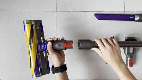 Trên tay và trải nghiệm nhanh máy hút bụi Dyson V12 Detect Slim: Choáng váng vì rất nhiều đồ kèm theo, nhưng dùng rồi lại thấy phê - Ảnh 9. Trên tay và trải nghiệm nhanh máy hút bụi Dyson V12 Detect Slim: Choáng váng vì rất nhiều đồ kèm theo, nhưng dùng rồi lại thấy phê - Ảnh 9.