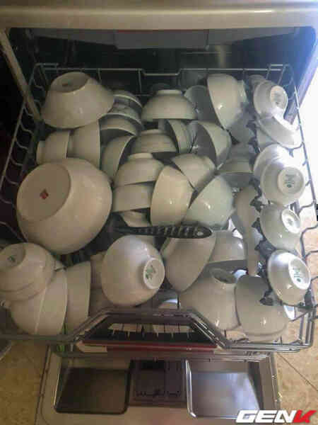 Mua máy rửa bát chục triệu nhưng còn bẩn hơn rửa tay – tôi bị vợ đấm không trượt phát nào - Ảnh 3. Mua máy rửa bát chục triệu nhưng còn bẩn hơn rửa tay – tôi bị vợ đấm không trượt phát nào - Ảnh 3.