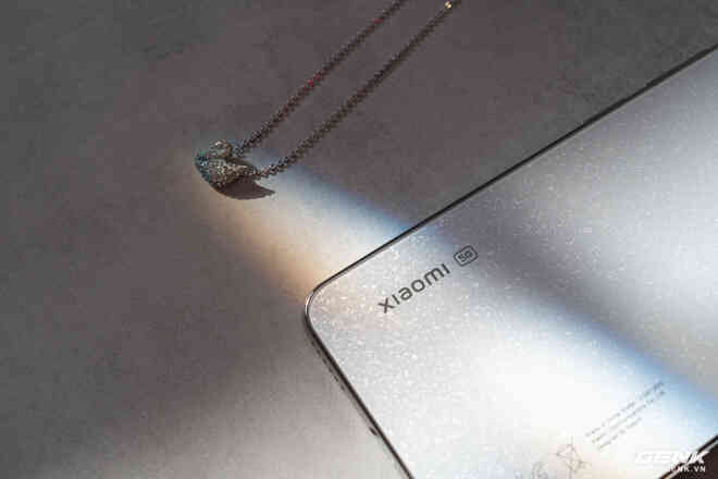 Mở hộp Xiaomi 11 Lite 5G NE x Swarovski: Thiết kế trẻ trung, mặt lưng bắt mắt, cấu hình giống bản thường, tặng kèm dây chuyền Swarovski - Ảnh 6. Mở hộp Xiaomi 11 Lite 5G NE x Swarovski: Thiết kế trẻ trung, mặt lưng bắt mắt, cấu hình giống bản thường, tặng kèm dây chuyền Swarovski - Ảnh 6.