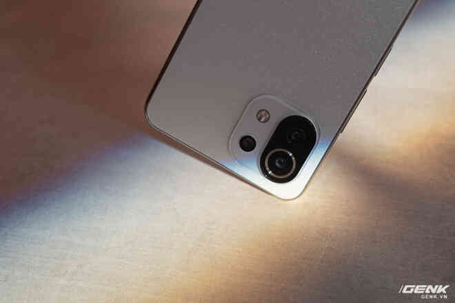 Mở hộp Xiaomi 11 Lite 5G NE x Swarovski: Thiết kế trẻ trung, mặt lưng bắt mắt, cấu hình giống bản thường, tặng kèm dây chuyền Swarovski - Ảnh 7. Mở hộp Xiaomi 11 Lite 5G NE x Swarovski: Thiết kế trẻ trung, mặt lưng bắt mắt, cấu hình giống bản thường, tặng kèm dây chuyền Swarovski - Ảnh 7.