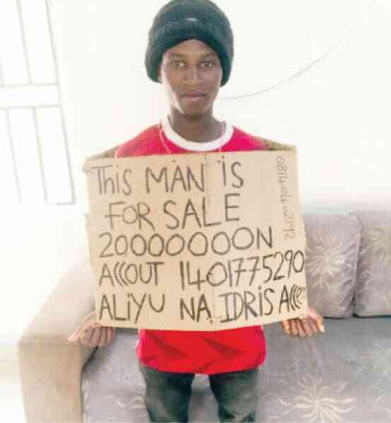 Người đàn ông Nigeria bị bắt giữ vì bán thân với giá gần 50.000 USD - Ảnh 2.