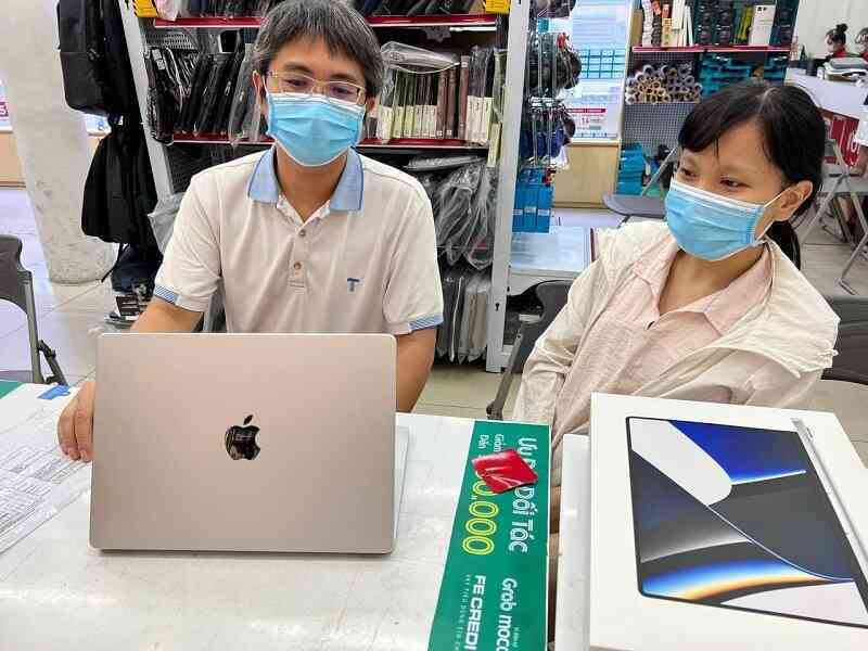 Macbook Pro 2021 và Airpods 3 “cháy hàng” khi vừa mở bán chính hãng tại CellphoneS