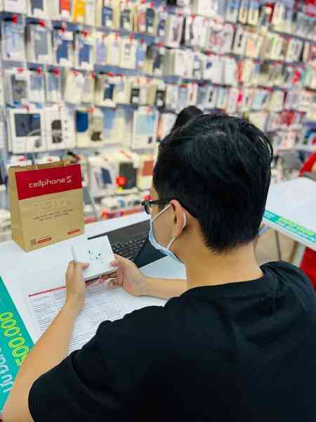 Macbook Pro 2021 và Airpods 3 “cháy hàng” khi vừa mở bán chính hãng tại CellphoneS